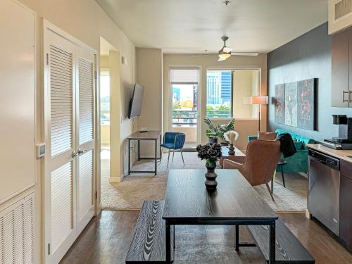 Stylish Mid-Wilshire Apt, Free Parking, Gucci Art, 10mins to Cedars, Los Angeles (fotografie 10)