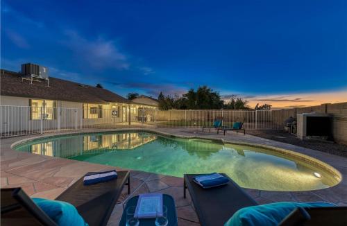 Fabulous With Complimentary Private Heated Pool!