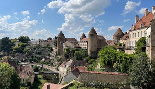 Maison vacances 8 voyageurs in ปูยี-ออง-โอซัว