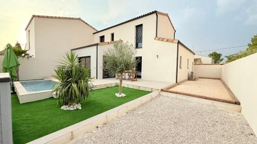 Garden, Bessan Villa Jungle 6p 3ch Pool Garden in Bessan