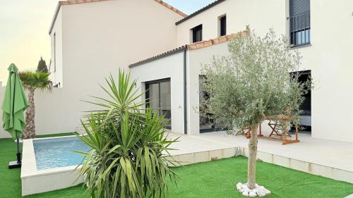 Swimming pool, Bessan Villa Jungle 6p 3ch Pool Garden in Bessan