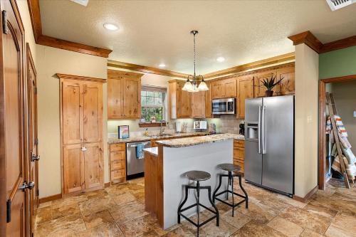 Pet-Friendly Granbury Home with Lake Access and Grill! in Granbury, USA