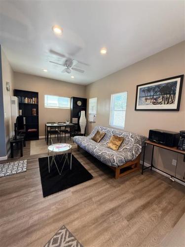 The studio apartment in Clairemont - New AC unit in North Clairemont