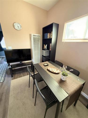 The studio apartment in Clairemont - New AC unit in North Clairemont