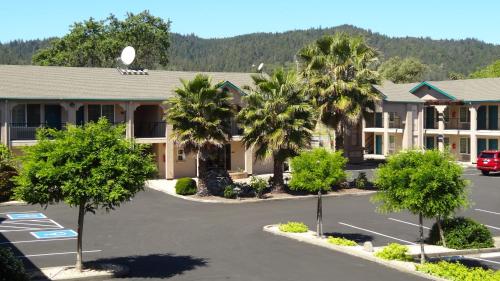 Exterior view, Cloverdale Wine Country Inn and Suites in Cloverdale (CA)