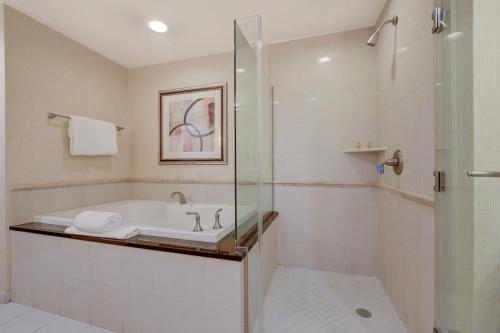 Nocturne Suite at MGM Signature Tower 1 with Balcony 5 MIN WALK FROM F1 GRANDSTAND, Лас-Вегас (фото 8)