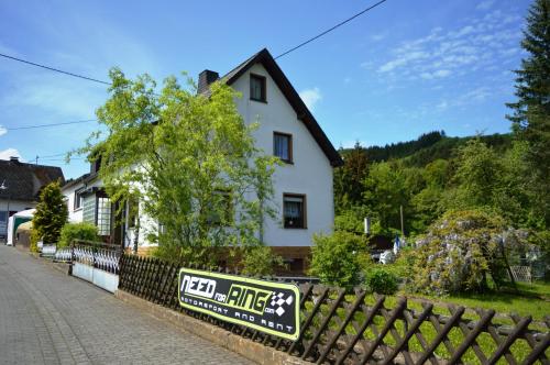 Ieeja, Franky House am Nurburgring in Quiddelbach
