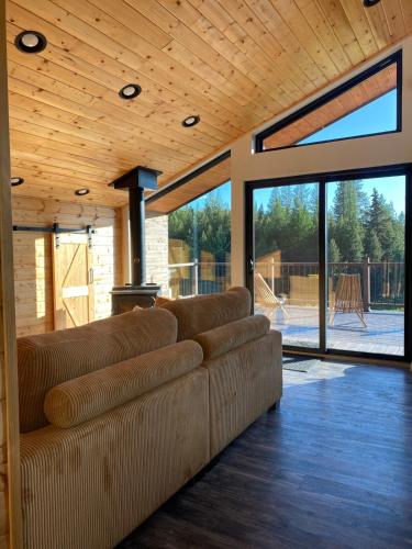 Black Cabin Retreat in Marion (MT)