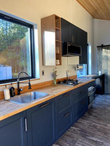 Black Cabin Retreat in Marion (MT)