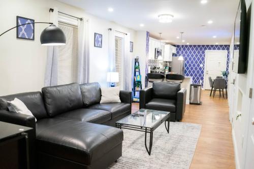 Modern & Stylish 1-BR Condo near Downtown – khách sạn tại Roxbury