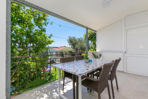 One-Bedroom Apartment with Terrace and Sea View image 2