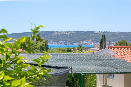 One-Bedroom Apartment with Terrace and Sea View image 1