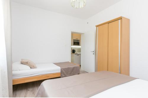 One-Bedroom Apartment with Terrace and Sea View image 8