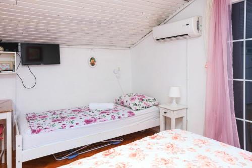 Studio with Balcony and Sea View image 10