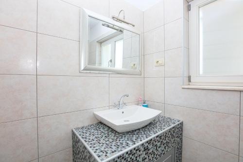 Two-Bedroom Apartment with Terrace image 9