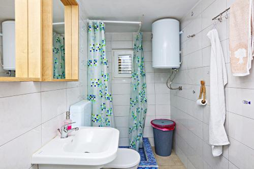 Two-Bedroom Apartment with Balcony and Sea View image 10