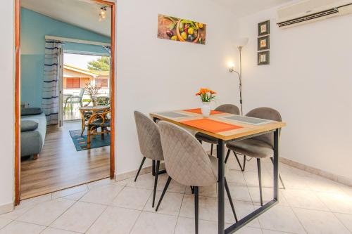 Apartments by the sea Vir - 24741 - image 4