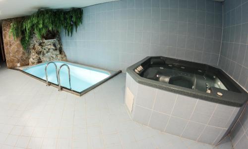 Karstais baseins, Hotel Šomka (Hotel Somka) in Drienica