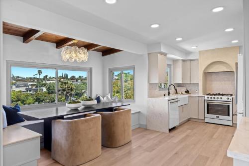 Lux 3M Estate Pool 16 plus AC in Del Cerro