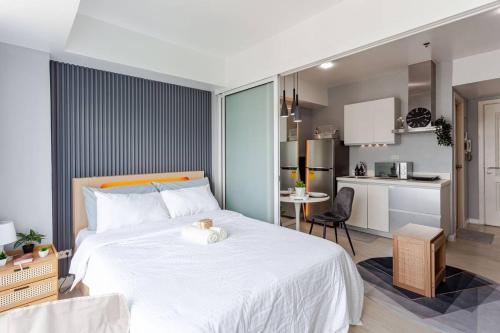 Cee Staycation in the City - Azure Maui Penthouse, Манила