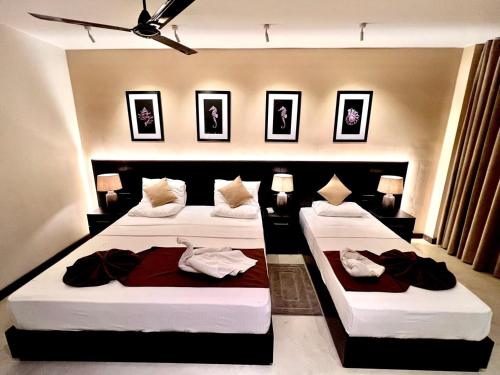 1 queen bed, 1 twin bed