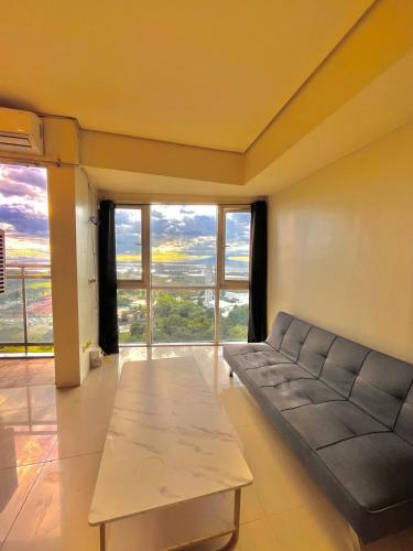 Breeze Deluxe moa view 6pax, Manila