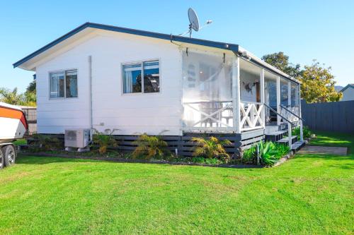 Hosts on the Coast Marlin Cottage, Whitianga (photo 2)