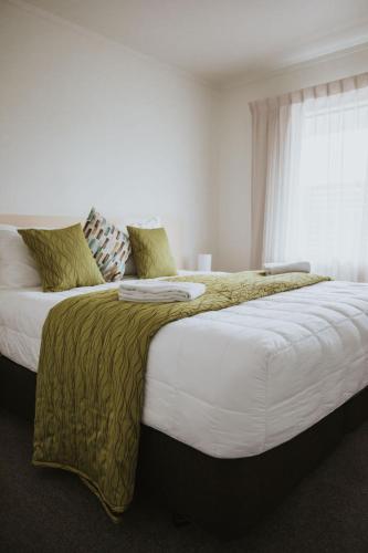 3 bedrooms, 5 beds