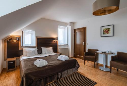 Wine Garden Hotel - image 12