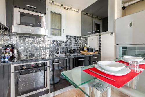 ห้องครัว, Appartement avec vue sur la Tour Eiffel entre Paris et Disneyland in นัวซี เลอ กรองด์