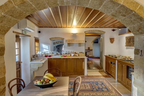 餐飲選擇, 瑪爾維薩傳統酒店 (Malvasia Traditional Hotel) in 莫奈姆瓦夏