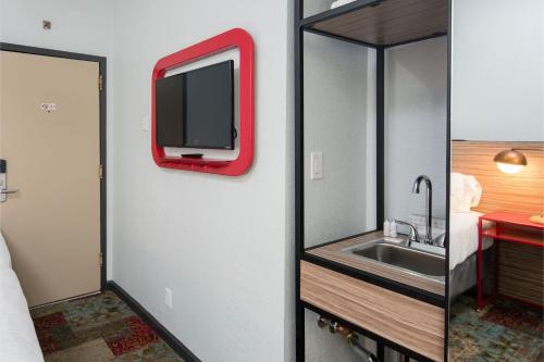 Minna Hotel - image 6
