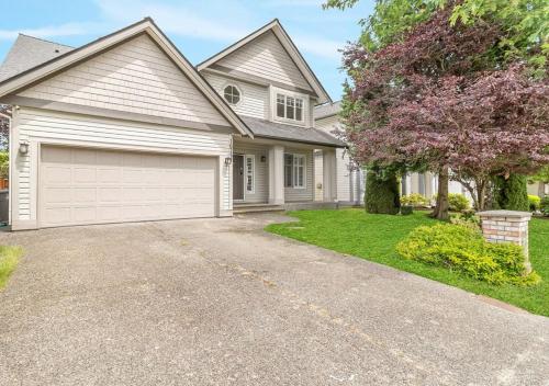 Spacious 4br Home in Fleetwood, with Free Parking in Guildford, Canada