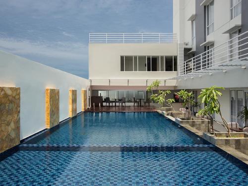 Swimming pool, Hotel Santika Pekalongan in Pekalongan
