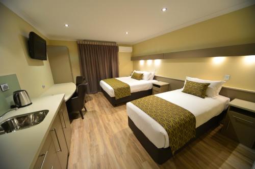 Bentley Motel Room Type - Deluxe Triple Room