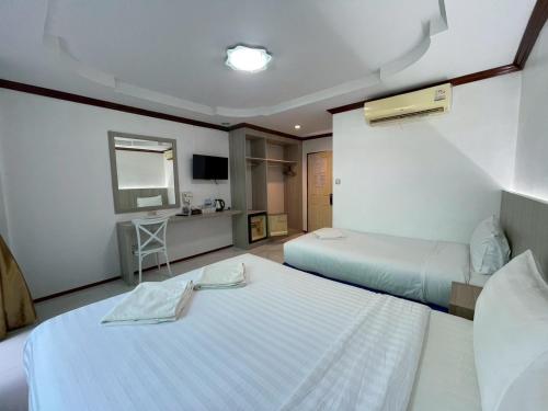 room detail thumbnail 2