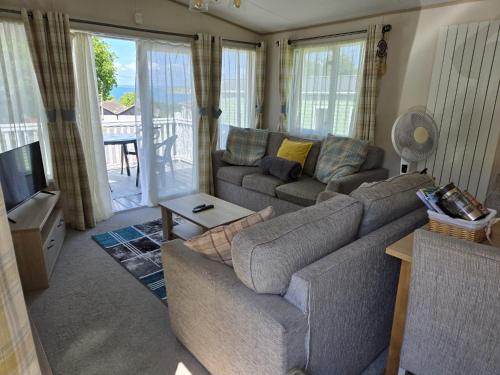 luxury new 3 bed caravan with stunning sea view on private beach in Thorness bay in West Wight