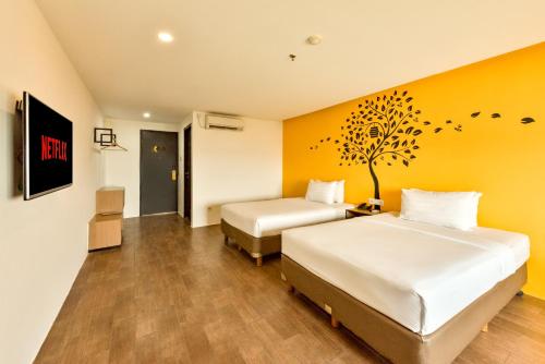  Executive Twin with Two Double Beds image 7