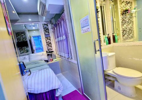 Economy Double Room image 8