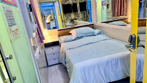 Double or Twin Room with Shower image 3