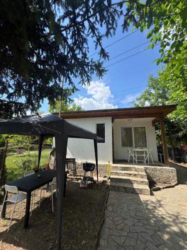2 bedrooms, 4 beds