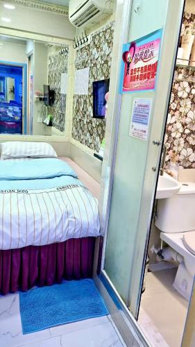 Small Double Room image 5