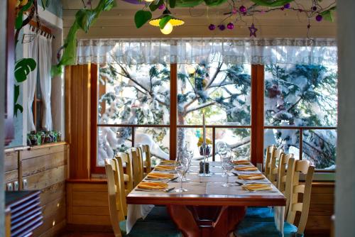 Apartment with Mountain View