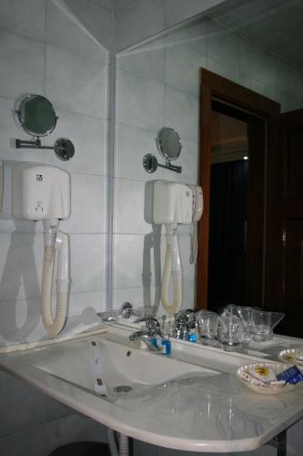 Relax Comfort Suites Hotel - image 13