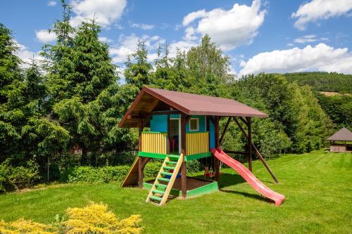 Spēļu laukums, Przy Łemkowskiej Drodze (Przy Lemkowskiej Drodze) in Ropki