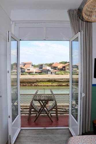 ระเบียง/ชานเรือน, Hotel Ocean in แคปบริตง