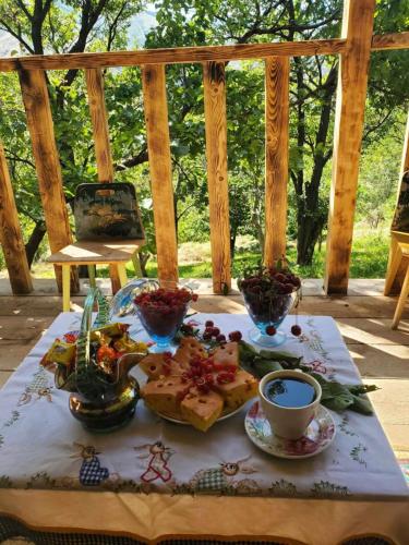 Konyha, გიოს ქოხი in Tmogvi