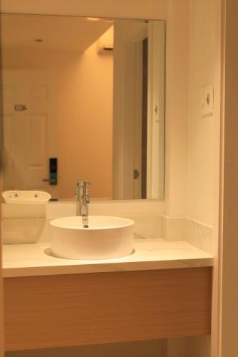 Small Double Room image 2