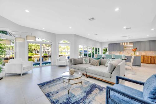 Villa on Intracoastal Beach in proximity Waterfront Views Access Fogg Key VlLLAS in Fort Lauderdale, USA