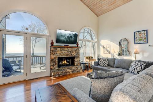 The Grateful Den - Cozy retreat in Big Canoe in Jasper, USA